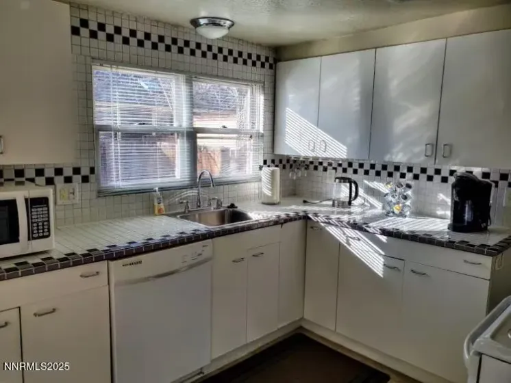 611 & 611A Nixon, Reno, Nevada 89509, 3 Bedrooms Bedrooms, ,2 BathroomsBathrooms,Residential,Residential,Nixon,250059324