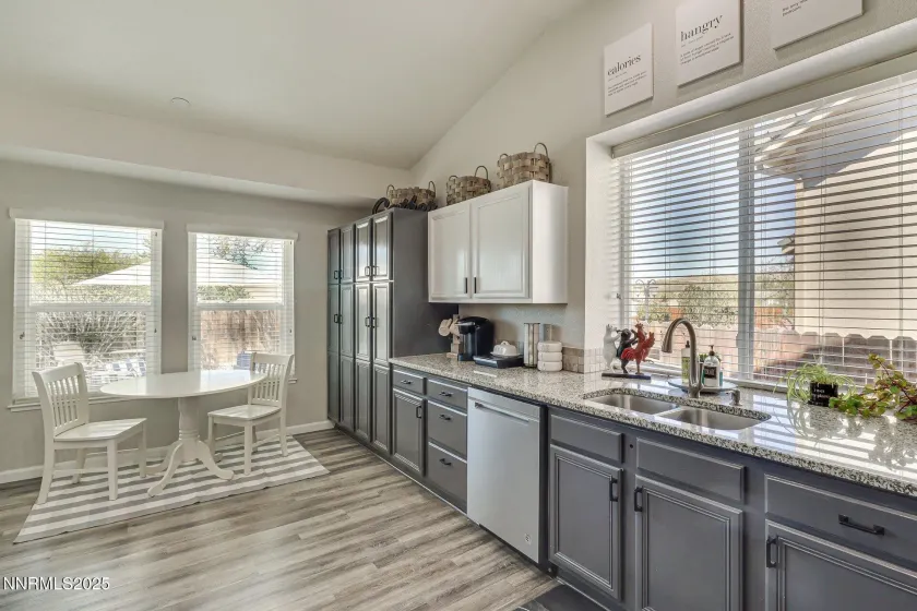 4675 Firtree, Sparks, Nevada 89436, 3 Bedrooms Bedrooms, ,2 BathroomsBathrooms,Residential,Residential,Firtree,250059341