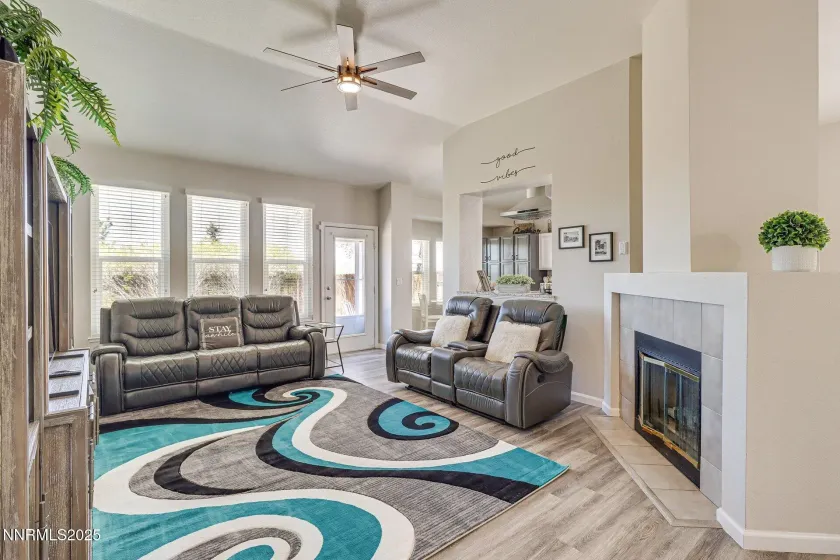 4675 Firtree, Sparks, Nevada 89436, 3 Bedrooms Bedrooms, ,2 BathroomsBathrooms,Residential,Residential,Firtree,250059341