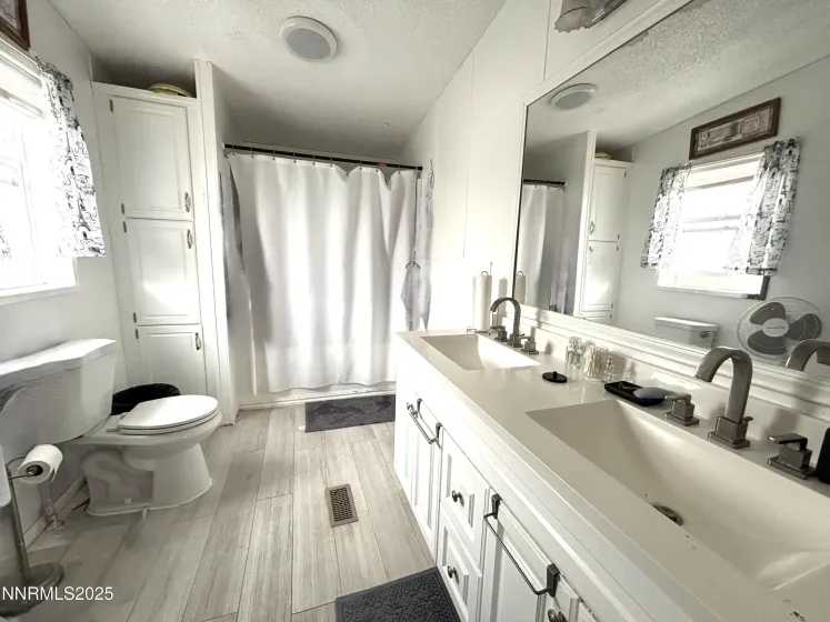 111 Congress, Battle Mountain, Nevada 89820, 3 Bedrooms Bedrooms, ,2 BathroomsBathrooms,Residential,Residential,Congress,250059364