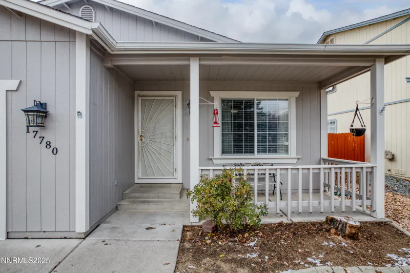 17780 Oakview, Reno, Nevada 89508, 3 Bedrooms Bedrooms, ,2 BathroomsBathrooms,Residential,Residential,Oakview,250057962