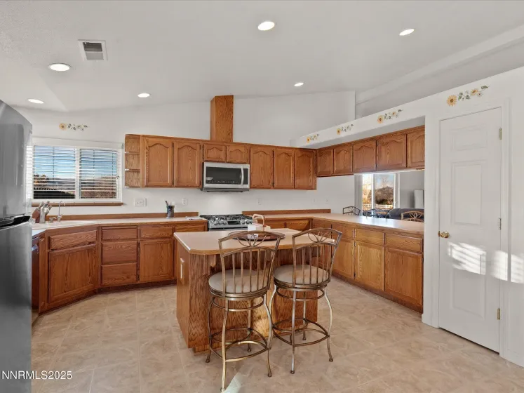 211 Bridlepath, Fernley, Nevada 89408, 5 Bedrooms Bedrooms, ,3 BathroomsBathrooms,Residential,Residential,Bridlepath,250059380