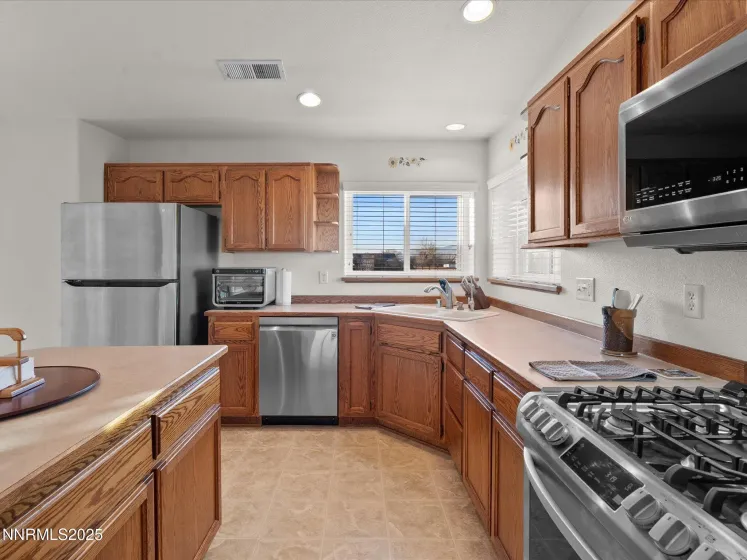 211 Bridlepath, Fernley, Nevada 89408, 5 Bedrooms Bedrooms, ,3 BathroomsBathrooms,Residential,Residential,Bridlepath,250059380