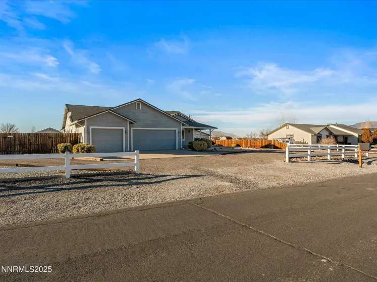 211 Bridlepath, Fernley, Nevada 89408, 5 Bedrooms Bedrooms, ,3 BathroomsBathrooms,Residential,Residential,Bridlepath,250059380