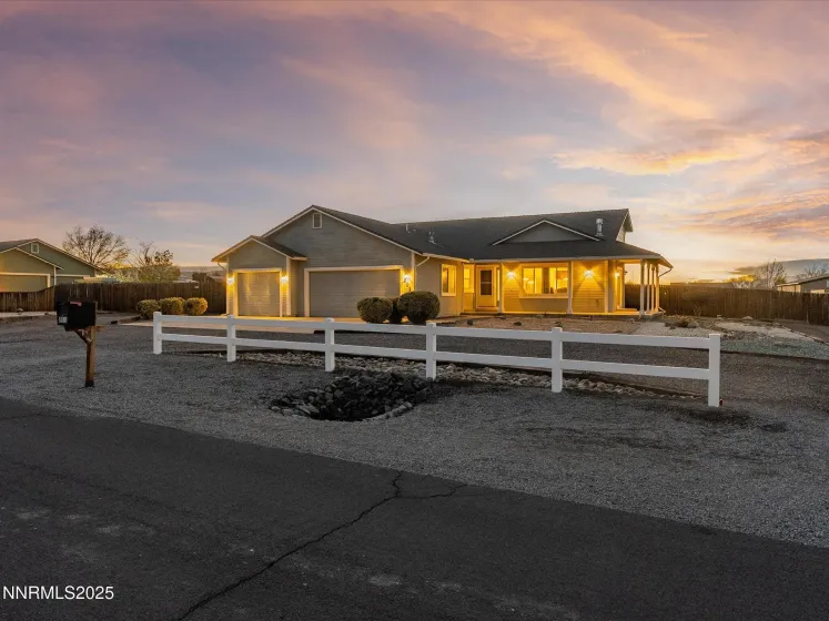211 Bridlepath, Fernley, Nevada 89408, 5 Bedrooms Bedrooms, ,3 BathroomsBathrooms,Residential,Residential,Bridlepath,250059380