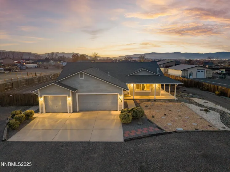 211 Bridlepath, Fernley, Nevada 89408, 5 Bedrooms Bedrooms, ,3 BathroomsBathrooms,Residential,Residential,Bridlepath,250059380