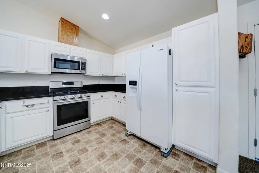 3175 Snowberry, Silver Springs, Nevada 89429, 3 Bedrooms Bedrooms, ,2 BathroomsBathrooms,Residential,Residential,Snowberry,250059385