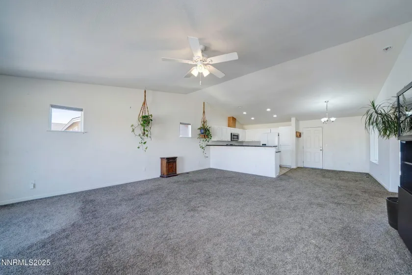 3175 Snowberry, Silver Springs, Nevada 89429, 3 Bedrooms Bedrooms, ,2 BathroomsBathrooms,Residential,Residential,Snowberry,250059385