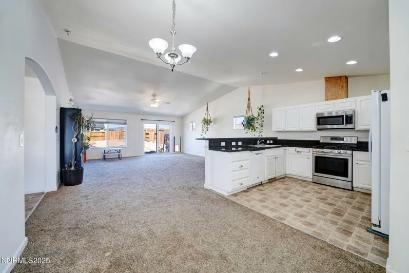 3175 Snowberry, Silver Springs, Nevada 89429, 3 Bedrooms Bedrooms, ,2 BathroomsBathrooms,Residential,Residential,Snowberry,250059385