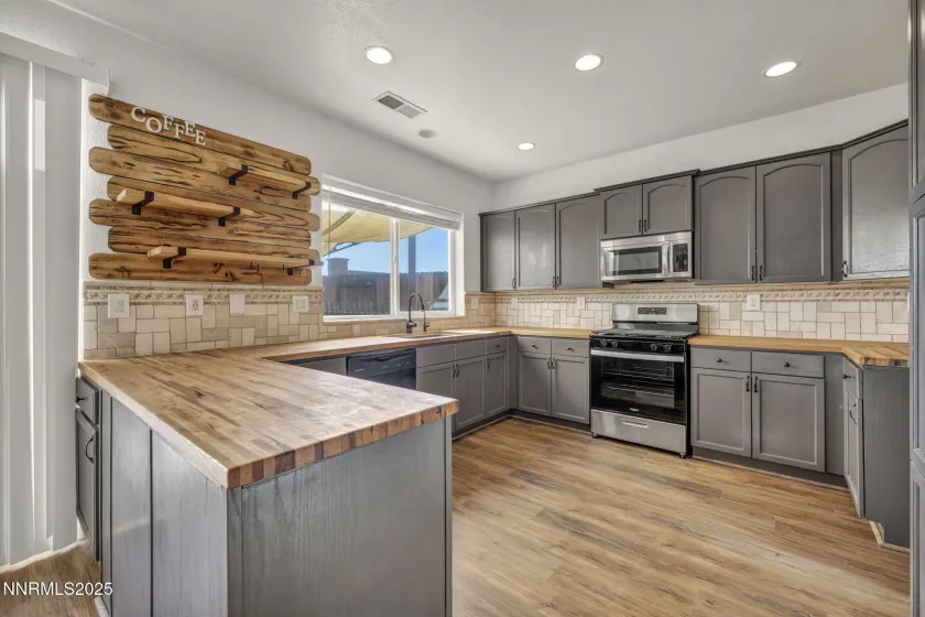 119 Red Oak, Fernley, Nevada 89408, 4 Bedrooms Bedrooms, ,3 BathroomsBathrooms,Residential,Residential,Red Oak,250059386