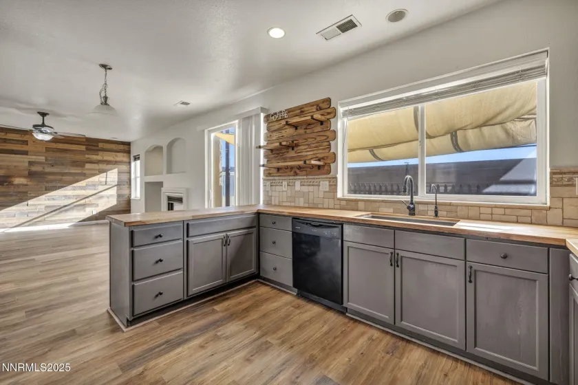 119 Red Oak, Fernley, Nevada 89408, 4 Bedrooms Bedrooms, ,3 BathroomsBathrooms,Residential,Residential,Red Oak,250059386