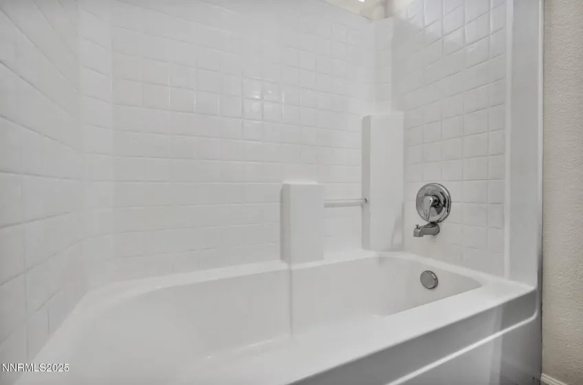 119 Red Oak, Fernley, Nevada 89408, 4 Bedrooms Bedrooms, ,3 BathroomsBathrooms,Residential,Residential,Red Oak,250059386