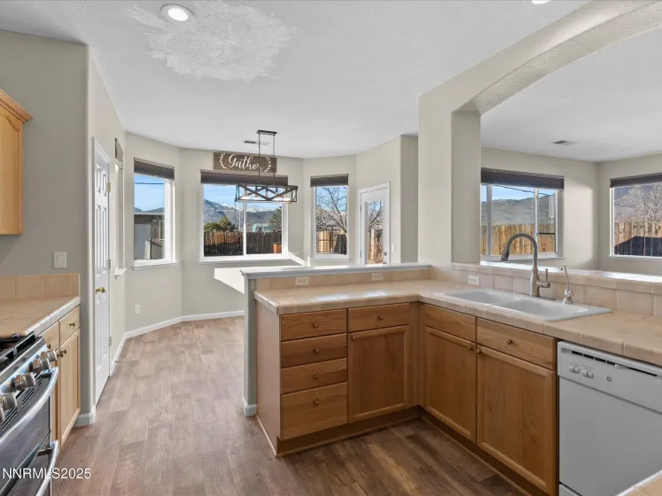 327 Valley Vista, Dayton, Nevada 89403, 3 Bedrooms Bedrooms, ,2 BathroomsBathrooms,Residential,Residential,Valley Vista,250059387