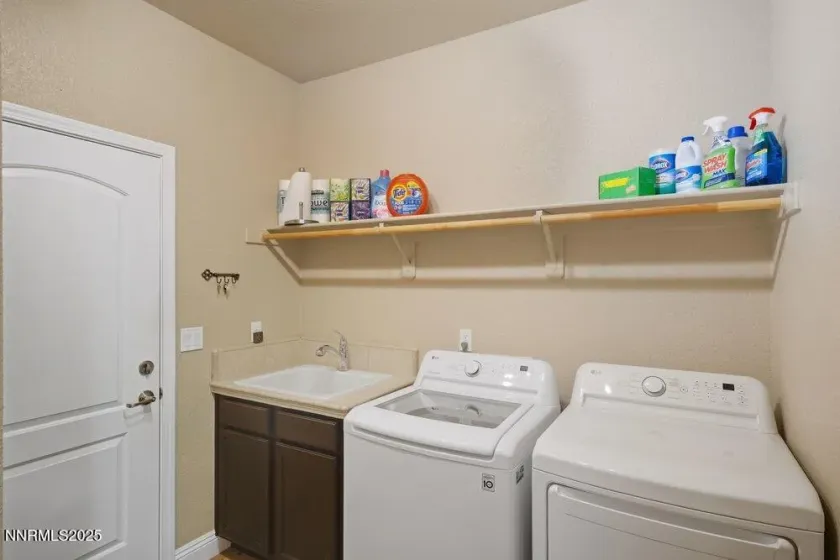 3663 Ancestor, Sparks, Nevada 89436, 3 Bedrooms Bedrooms, ,2 BathroomsBathrooms,Residential,Residential,Ancestor,250059393