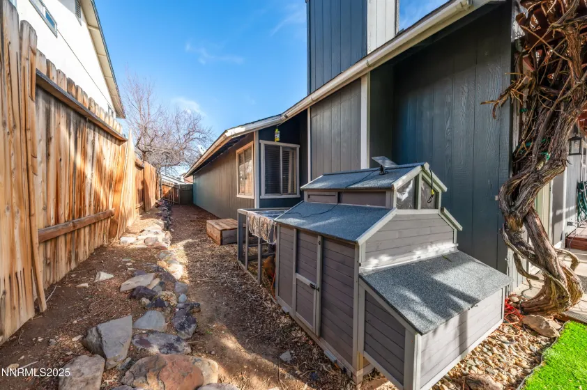 6052 Bankside, Reno, Nevada 89523, 3 Bedrooms Bedrooms, ,2 BathroomsBathrooms,Residential,Residential,Bankside,250059416