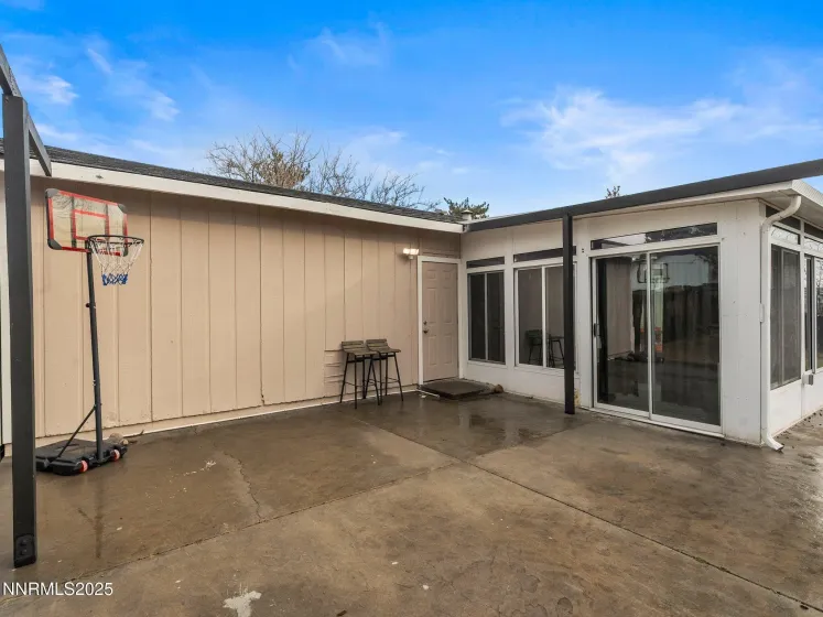 5700 Dolores, Sparks, Nevada 89436, 3 Bedrooms Bedrooms, ,1 BathroomBathrooms,Residential,Residential,Dolores,250059420