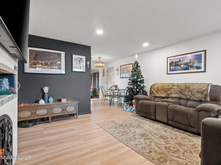 5700 Dolores, Sparks, Nevada 89436, 3 Bedrooms Bedrooms, ,1 BathroomBathrooms,Residential,Residential,Dolores,250059420