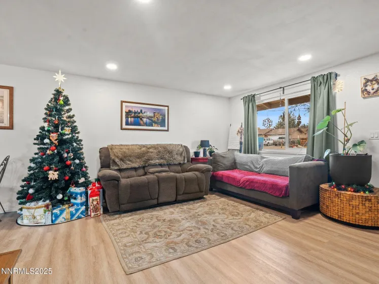 5700 Dolores, Sparks, Nevada 89436, 3 Bedrooms Bedrooms, ,1 BathroomBathrooms,Residential,Residential,Dolores,250059420