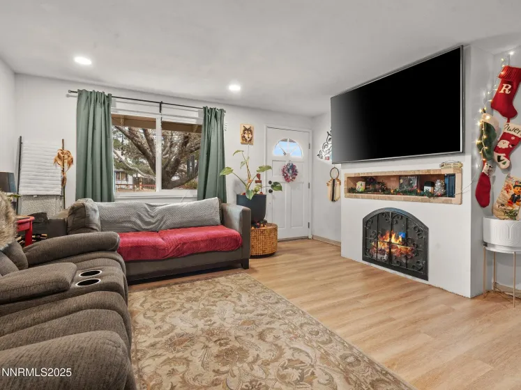 5700 Dolores, Sparks, Nevada 89436, 3 Bedrooms Bedrooms, ,1 BathroomBathrooms,Residential,Residential,Dolores,250059420