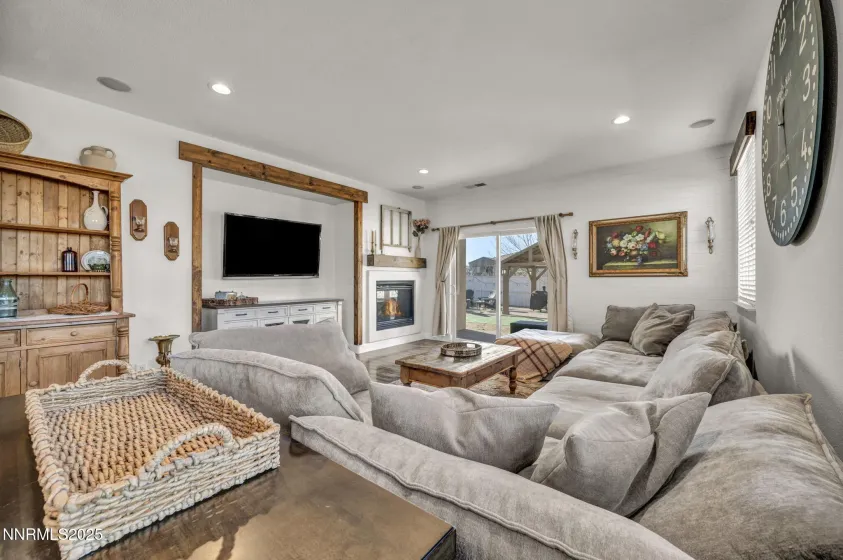 6515 Geranium, Sparks, Nevada 89436, 3 Bedrooms Bedrooms, ,2 BathroomsBathrooms,Residential,Residential,Geranium,250059423