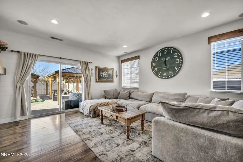 6515 Geranium, Sparks, Nevada 89436, 3 Bedrooms Bedrooms, ,2 BathroomsBathrooms,Residential,Residential,Geranium,250059423