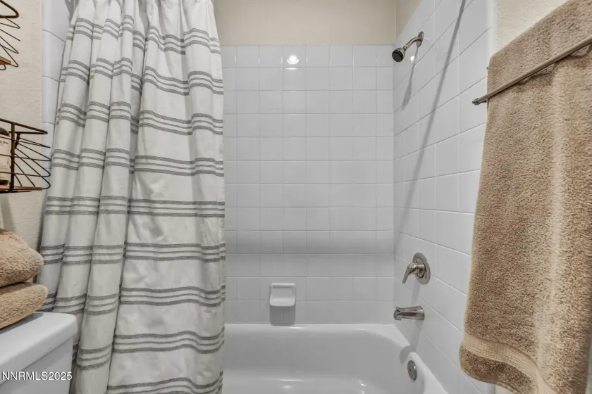 6515 Geranium, Sparks, Nevada 89436, 3 Bedrooms Bedrooms, ,2 BathroomsBathrooms,Residential,Residential,Geranium,250059423