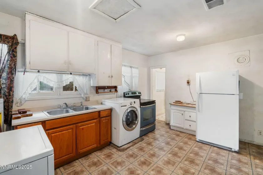 1016 Prater, Sparks, Nevada 89431, 2 Bedrooms Bedrooms, ,1 BathroomBathrooms,Residential,Residential,Prater,250059429