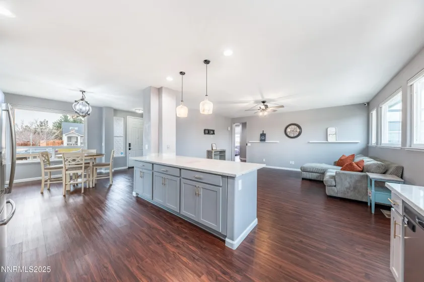 10 Curnow Springs, Sparks, Nevada 89436, 3 Bedrooms Bedrooms, ,2 BathroomsBathrooms,Residential,Residential,Curnow Springs,250059441