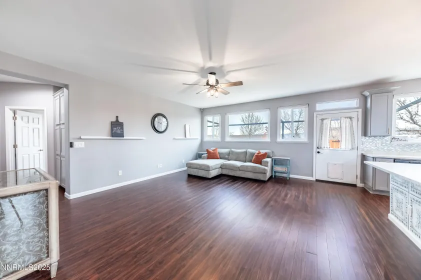 10 Curnow Springs, Sparks, Nevada 89436, 3 Bedrooms Bedrooms, ,2 BathroomsBathrooms,Residential,Residential,Curnow Springs,250059441