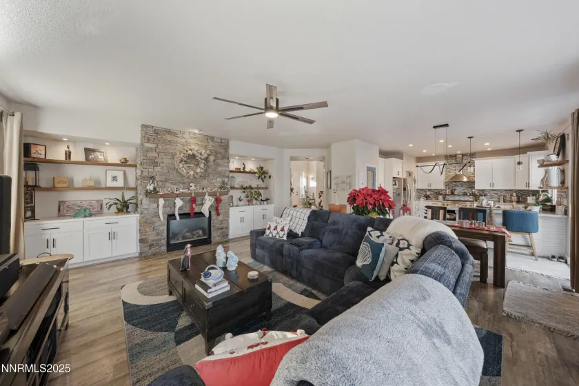 6790 Talmedge, Sparks, Nevada 89436, 4 Bedrooms Bedrooms, ,3 BathroomsBathrooms,Residential,Residential,Talmedge,250059443