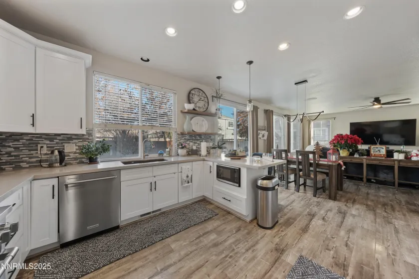 6790 Talmedge, Sparks, Nevada 89436, 4 Bedrooms Bedrooms, ,3 BathroomsBathrooms,Residential,Residential,Talmedge,250059443