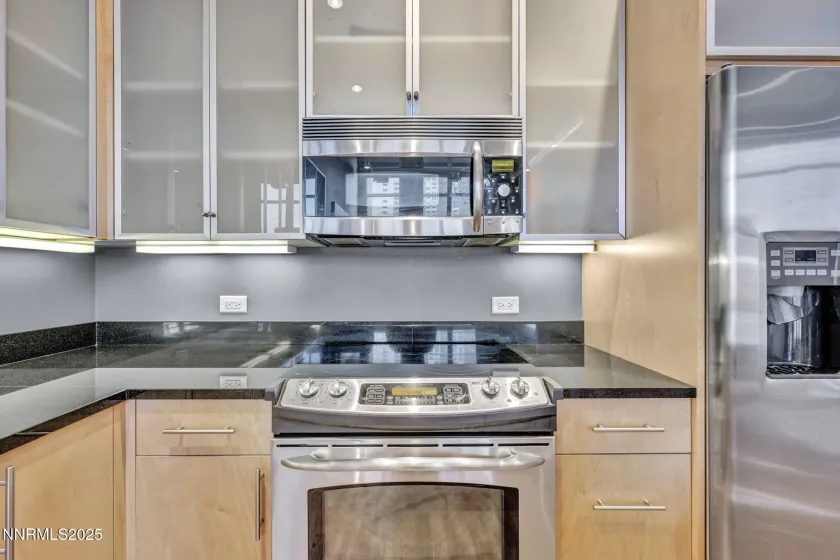 255 Sierra, Reno, Nevada 89501, 2 Bedrooms Bedrooms, ,2 BathroomsBathrooms,Residential,Residential,Sierra,250059444