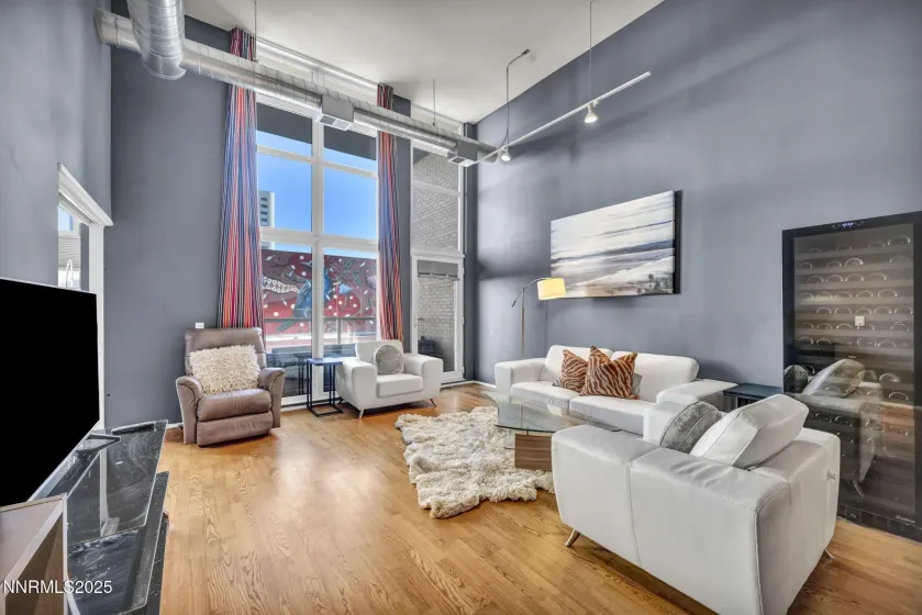 255 Sierra, Reno, Nevada 89501, 2 Bedrooms Bedrooms, ,2 BathroomsBathrooms,Residential,Residential,Sierra,250059444