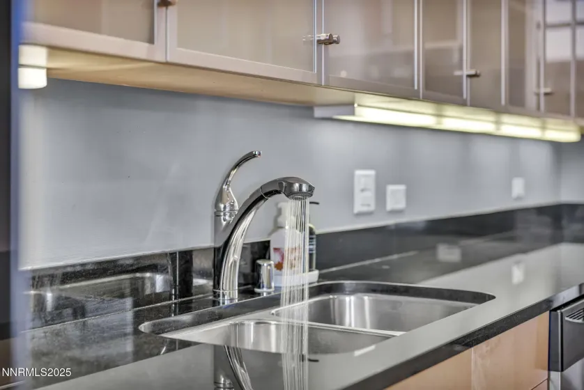 255 Sierra, Reno, Nevada 89501, 2 Bedrooms Bedrooms, ,2 BathroomsBathrooms,Residential,Residential,Sierra,250059444