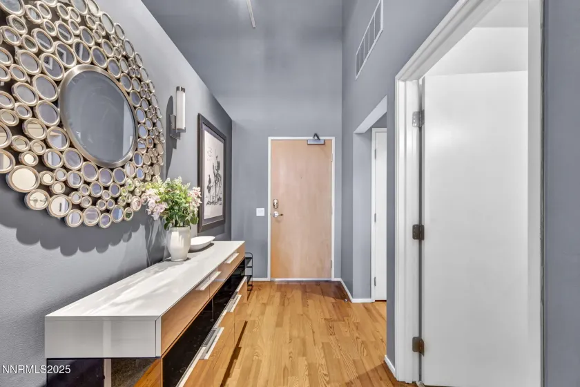 255 Sierra, Reno, Nevada 89501, 2 Bedrooms Bedrooms, ,2 BathroomsBathrooms,Residential,Residential,Sierra,250059444