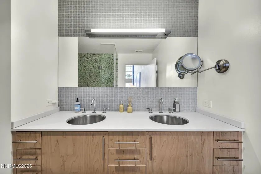 255 Sierra, Reno, Nevada 89501, 2 Bedrooms Bedrooms, ,2 BathroomsBathrooms,Residential,Residential,Sierra,250059444