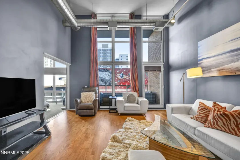 255 Sierra, Reno, Nevada 89501, 2 Bedrooms Bedrooms, ,2 BathroomsBathrooms,Residential,Residential,Sierra,250059444