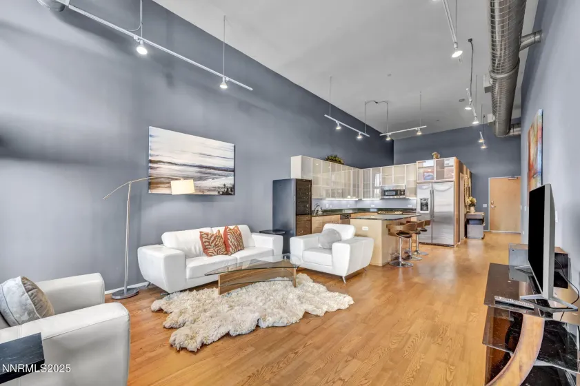 255 Sierra, Reno, Nevada 89501, 2 Bedrooms Bedrooms, ,2 BathroomsBathrooms,Residential,Residential,Sierra,250059444