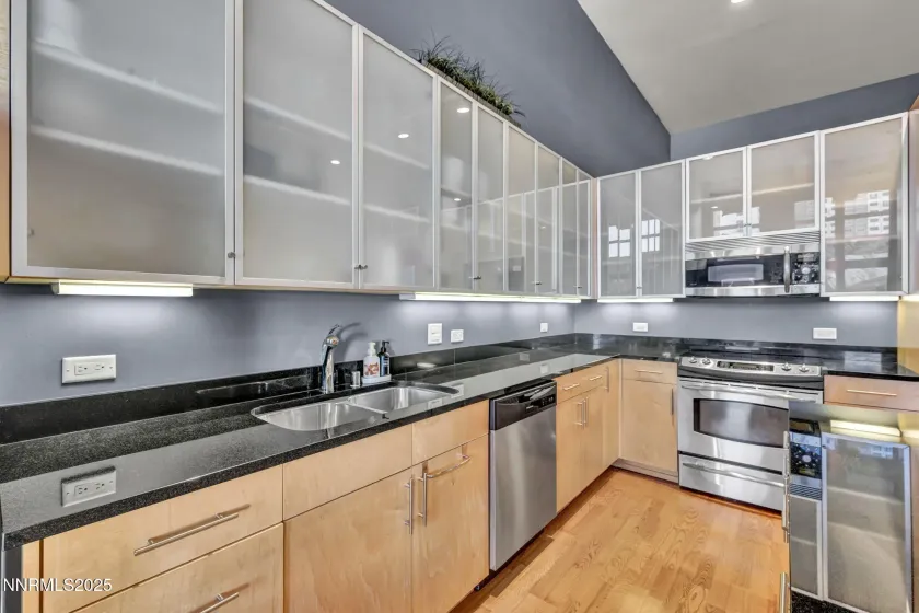 255 Sierra, Reno, Nevada 89501, 2 Bedrooms Bedrooms, ,2 BathroomsBathrooms,Residential,Residential,Sierra,250059444