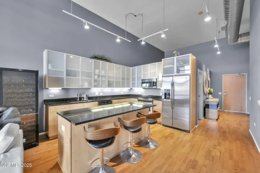 255 Sierra, Reno, Nevada 89501, 2 Bedrooms Bedrooms, ,2 BathroomsBathrooms,Residential,Residential,Sierra,250059444