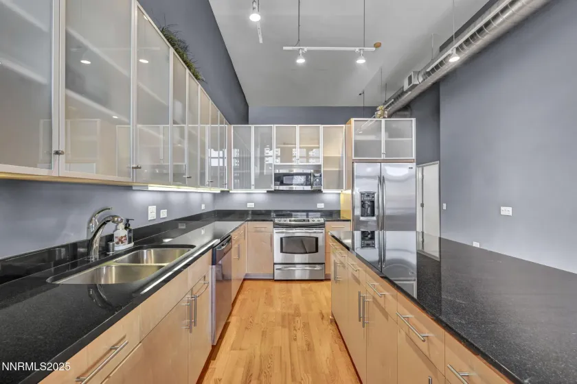 255 Sierra, Reno, Nevada 89501, 2 Bedrooms Bedrooms, ,2 BathroomsBathrooms,Residential,Residential,Sierra,250059444