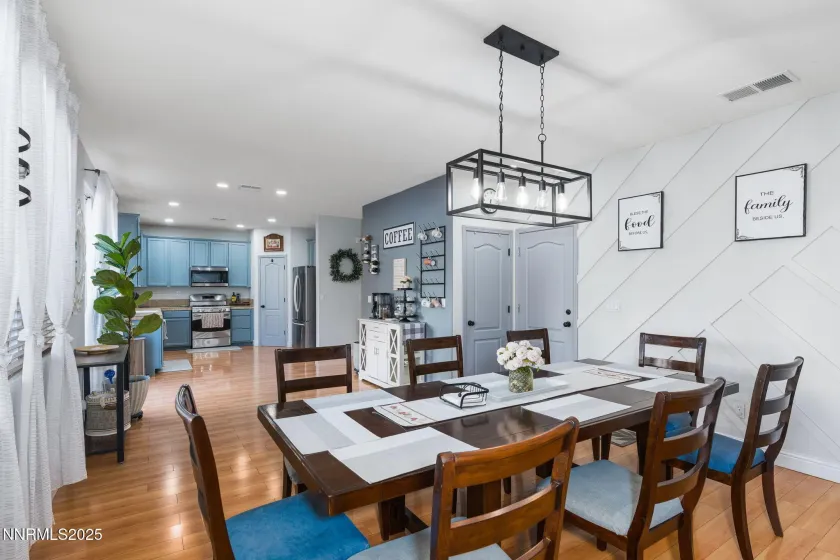 7220 Windswept, Sparks, Nevada 89436, 4 Bedrooms Bedrooms, ,3 BathroomsBathrooms,Residential,Residential,Windswept,250052606