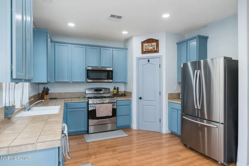 7220 Windswept, Sparks, Nevada 89436, 4 Bedrooms Bedrooms, ,3 BathroomsBathrooms,Residential,Residential,Windswept,250052606