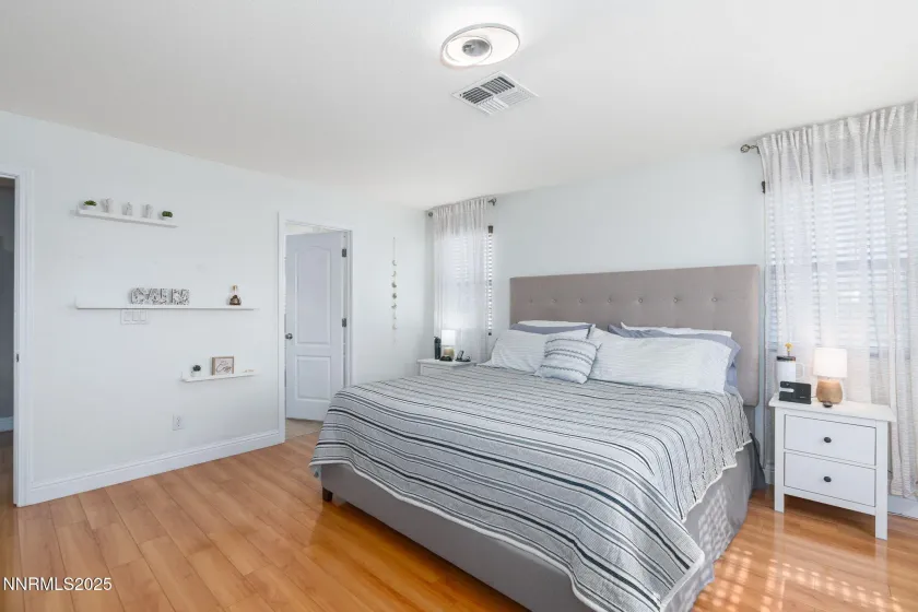 7220 Windswept, Sparks, Nevada 89436, 4 Bedrooms Bedrooms, ,3 BathroomsBathrooms,Residential,Residential,Windswept,250052606
