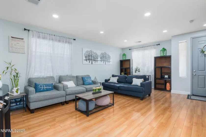 7220 Windswept, Sparks, Nevada 89436, 4 Bedrooms Bedrooms, ,3 BathroomsBathrooms,Residential,Residential,Windswept,250052606