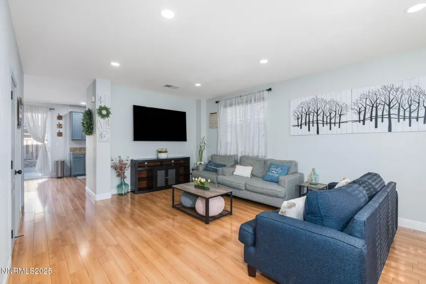 7220 Windswept, Sparks, Nevada 89436, 4 Bedrooms Bedrooms, ,3 BathroomsBathrooms,Residential,Residential,Windswept,250052606