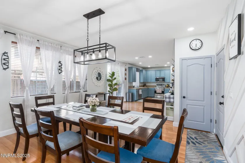 7220 Windswept, Sparks, Nevada 89436, 4 Bedrooms Bedrooms, ,3 BathroomsBathrooms,Residential,Residential,Windswept,250052606