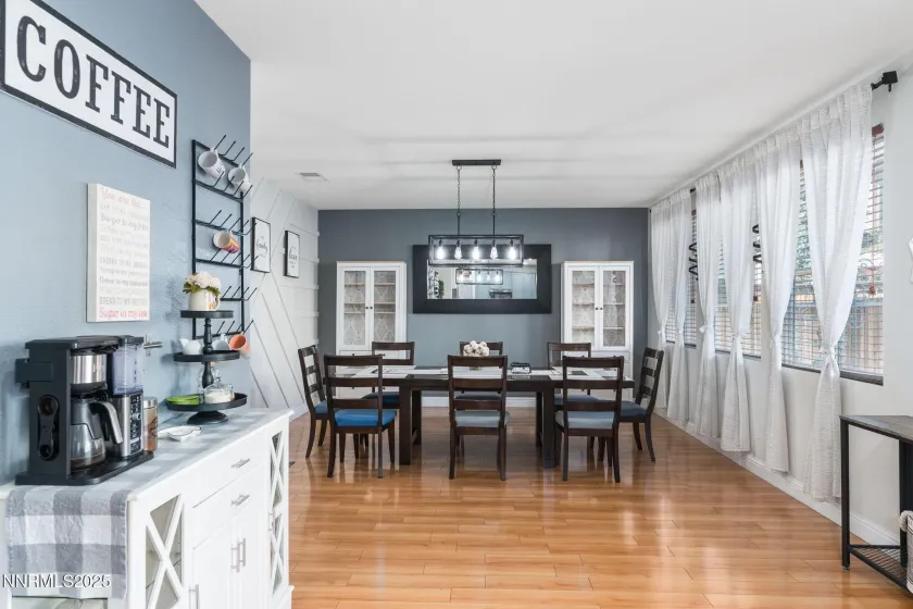 7220 Windswept, Sparks, Nevada 89436, 4 Bedrooms Bedrooms, ,3 BathroomsBathrooms,Residential,Residential,Windswept,250052606