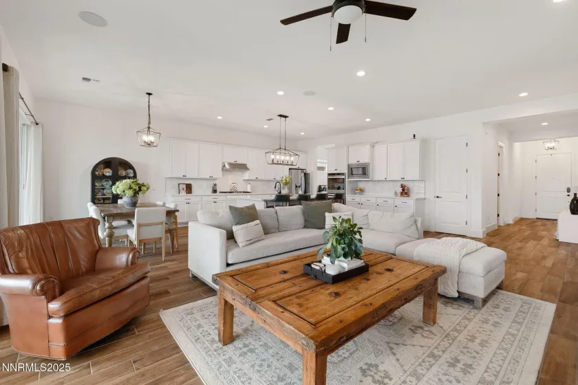 3011 Silverberry, Reno, Nevada 89521, 3 Bedrooms Bedrooms, ,3 BathroomsBathrooms,Residential,Residential,Silverberry,260000086