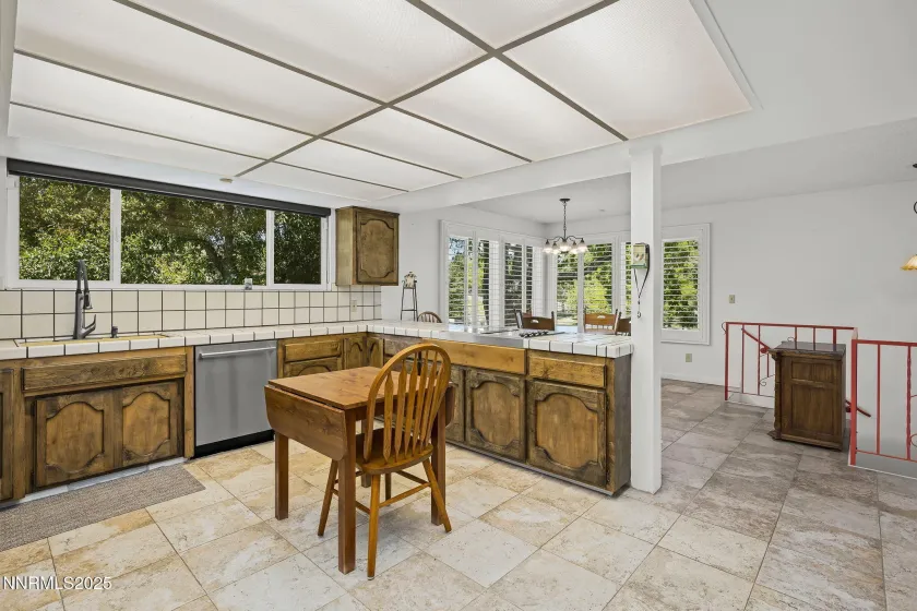 8355 Lakeside, Reno, Nevada 89511, 3 Bedrooms Bedrooms, ,4 BathroomsBathrooms,Residential,Residential,Lakeside,260000099